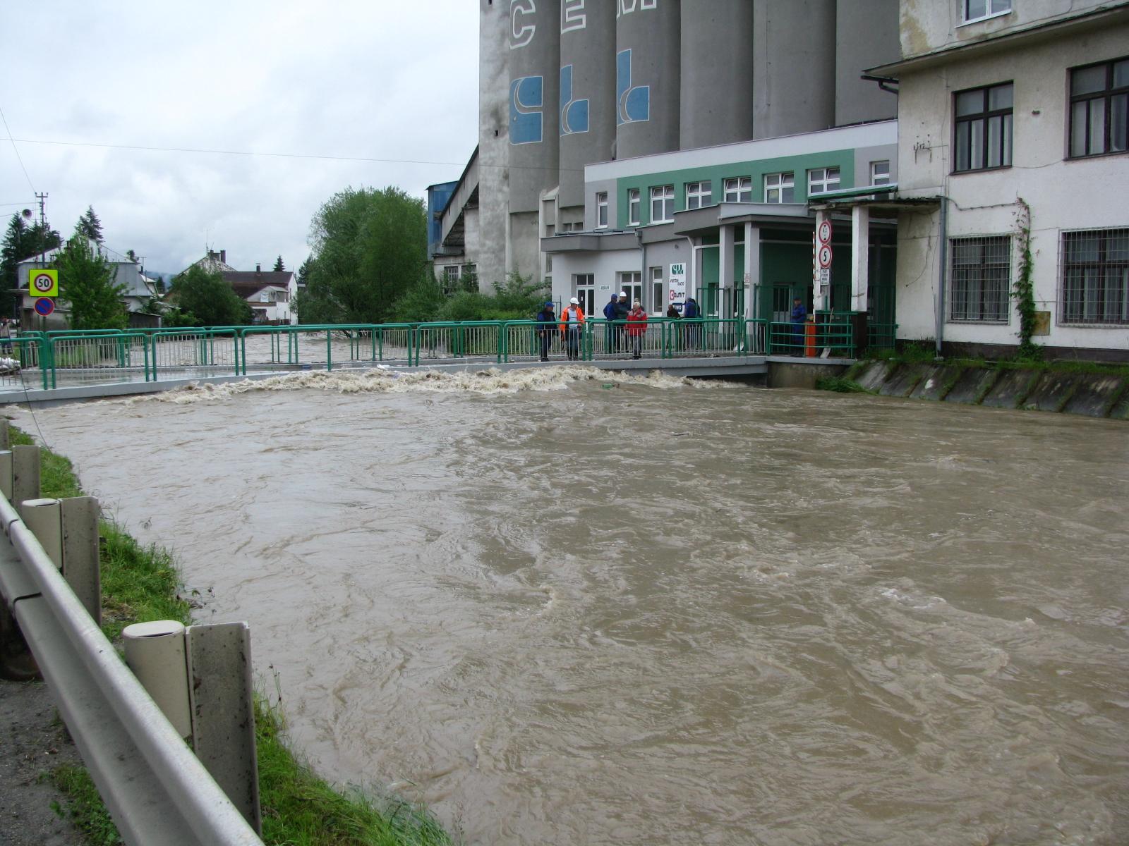 Povodeň v Lietavskej Lúčke (Rajčanka, 2.6.2010)